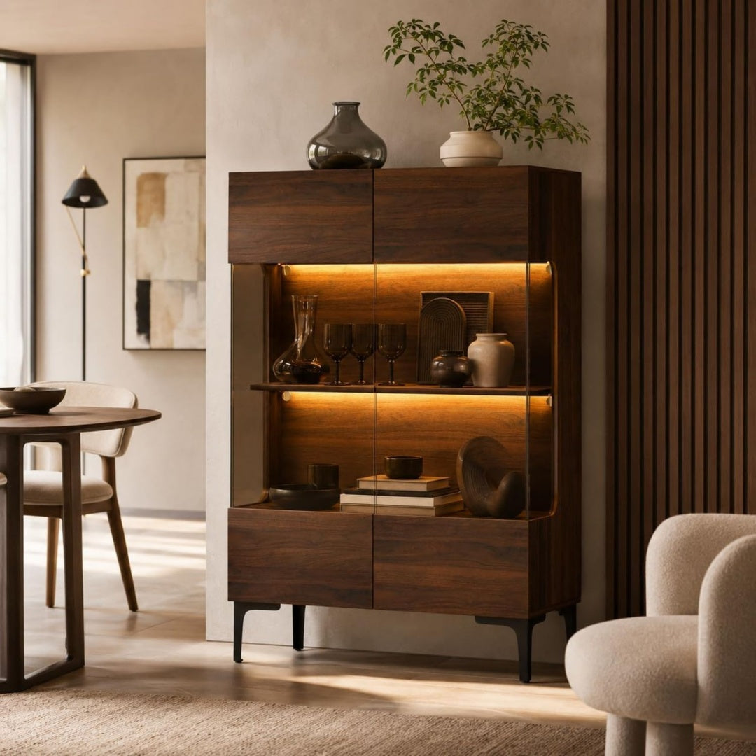 Vitrine mit Holzoptik und Glastueren