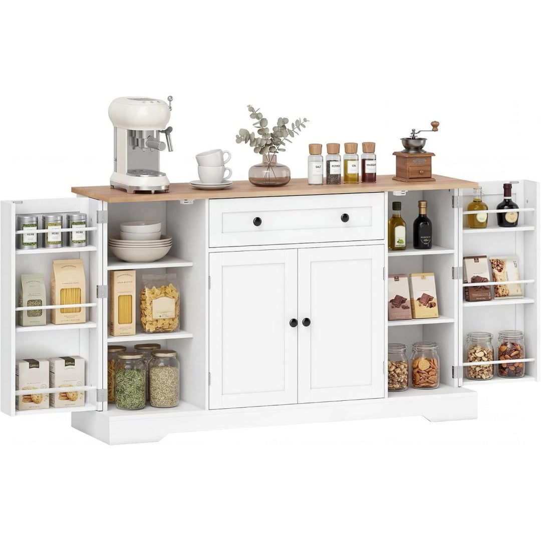 Beschichtete Flaechen treffen auf 4 Tueren an dem Sideboard