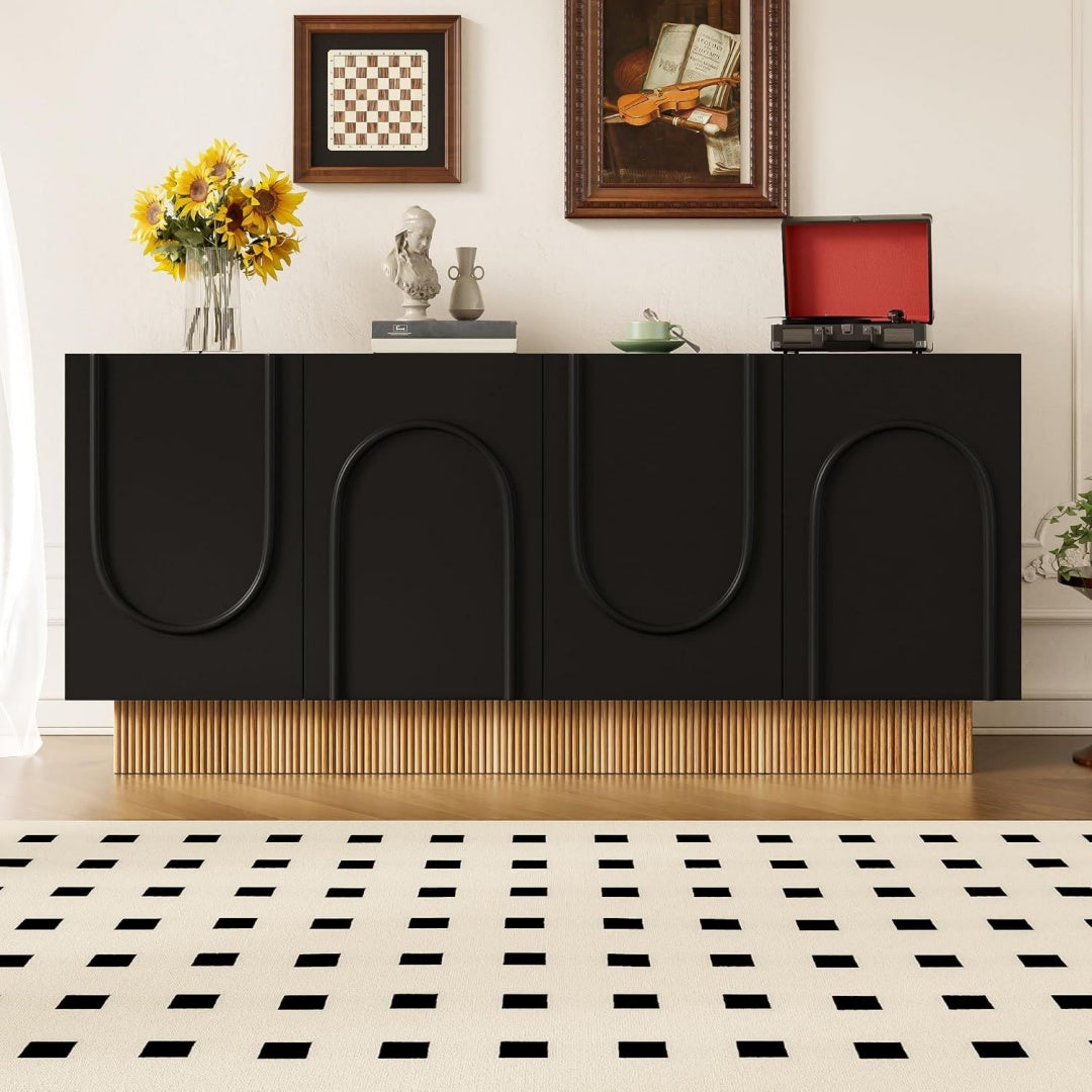 Sideboard mit 4 Tueren und Reliefstrukturen