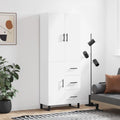 Der Hochschrank misst 69.5 x 34 x 180 cm in Weiss mit den Massen 69.5 x 34 x 180 cm
