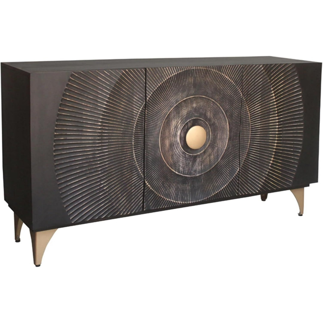 Eine Gestaltung in Schwarz und Naturbraun und Gold kennzeichnet das Sideboard