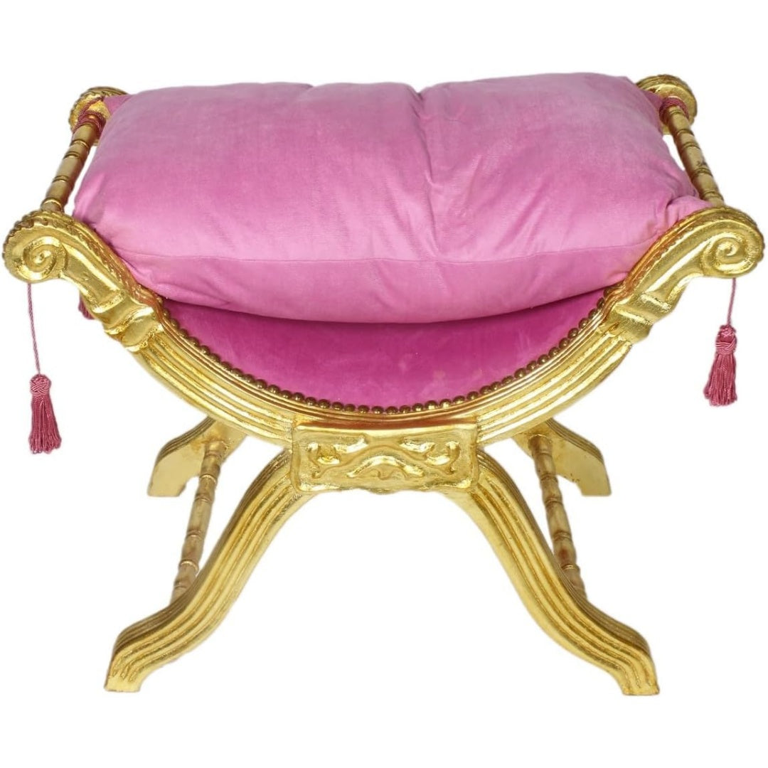 Rosa und Gold bestimmt die Farbgebung von dem Hocker