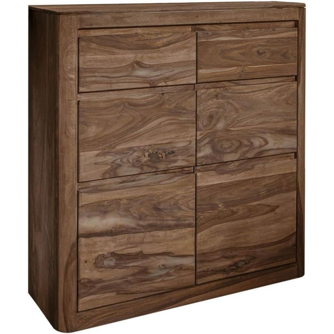 Das Sideboard setzt auf eine Farbgebung in Dunkelbraun und Naturbraun