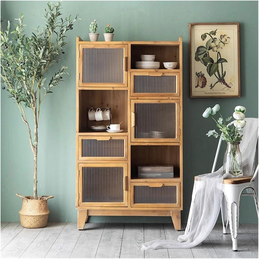 Sideboard aus Massivholz zeigt Glastueren