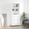Metallfuesse geben dem schmalen weissen Highboard einen leichten Stand