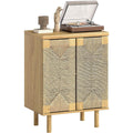Sideboard verbindet grifflose Fronten und Holzbeine